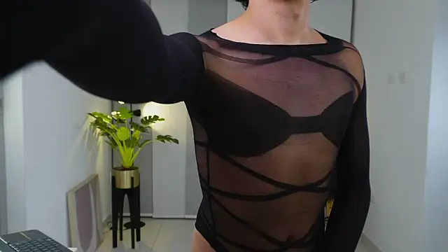 Snapshot of Timmyshy_ chatting on November 11, 3:28 am Timmyshy online show from November 11, 3:28 am