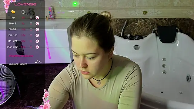 Snapshot of HelenHartt chatting on November 10, 1:59 am HelenHartt online show from November 10, 1:59 am