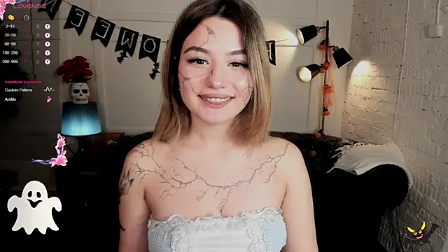 Snapshot of Dark_Moni chatting on October 31, 8:48 am Dark Moni online show from October 31, 8:48 am