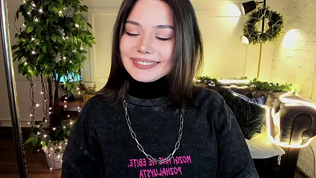 Snapshot of Dark_Moni chatting on December 17, 2:28 am Dark Moni online show from December 17, 2:28 am