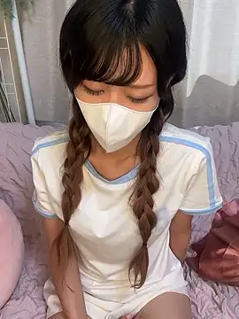 Snapshot of emiiiii1001 chatting on September 11, 5:18 am emiiiii1001 online show from September 11, 5:18 am