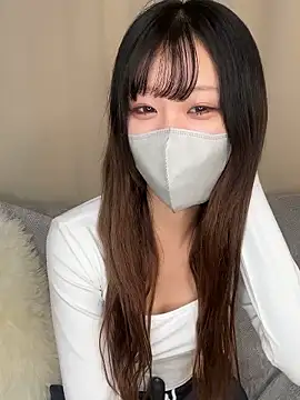 Snapshot of emiiiii1001 chatting on November 21, 2:10 am emiiiii1001 online show from November 21, 2:10 am