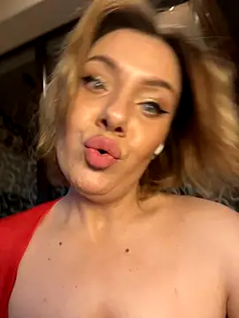 Snapshot of emmasweett11 chatting on November 16, 2:33 pm emmasweett11 online show from November 16, 2:33 pm