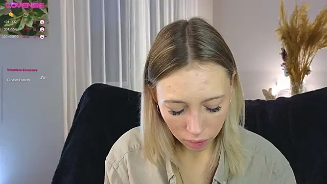 NyxaThorn online show from October 21, 2:40 pm