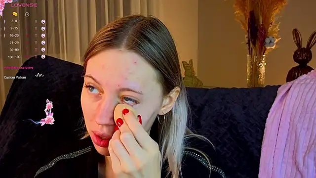 NyxaThorn online show from December 1, 2:33 pm