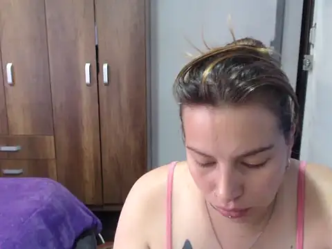 Snapshot of cloequeen15 chatting on October 22, 5:24 pm cloequeen15 online show from October 22, 5:24 pm