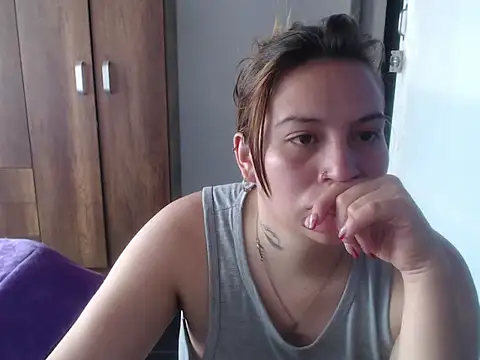 Snapshot of cloequeen15 chatting on October 24, 3:41 pm cloequeen15 online show from October 24, 3:41 pm