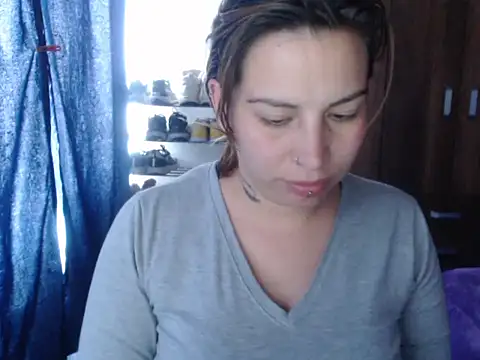 Snapshot of cloequeen15 chatting on November 26, 8:21 pm cloequeen15 online show from November 26, 8:21 pm