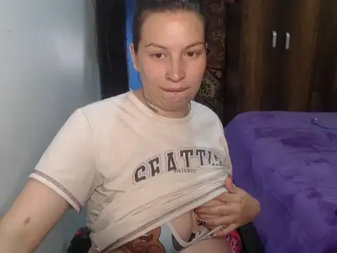 cloequeen15 online show from April 12, 4:56 pm