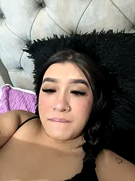 Snapshot of Aliciawhitee chatting on December 5, 2:20 am Aliciawhitee online show from December 5, 2:20 am