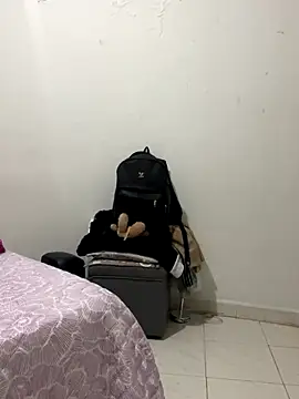 Snapshot of Aliciawhitee chatting on December 14, 3:01 am Aliciawhitee online show from December 14, 3:01 am