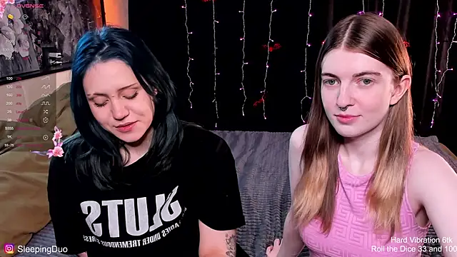 Snapshot of Threesomebabes chatting on November 2, 1:13 pm Threesomebabes online show from November 2, 1:13 pm