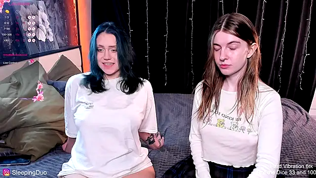 Snapshot of Threesomebabes chatting on November 13, 5:12 pm Threesomebabes online show from November 13, 5:12 pm