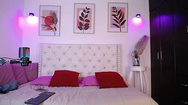 Snapshot of barbyehot chatting on October 12, 12:20 am barbyehot online show from October 12, 12:20 am