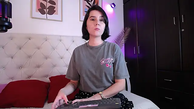 Snapshot of barbyehot chatting on December 14, 1:33 am barbyehot online show from December 14, 1:33 am