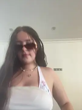 Snapshot of cherryrosealiee chatting on February 12, 5:57 am cherryrosealiee online show from February 12, 5:57 am