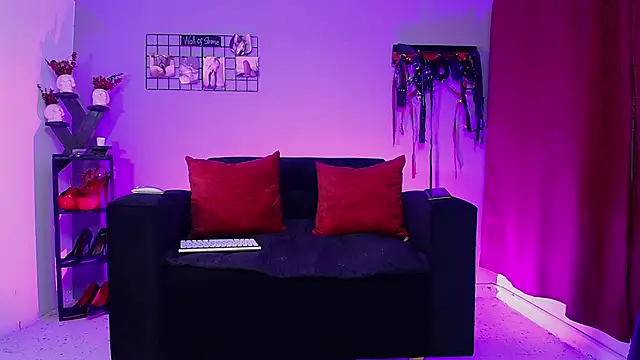 Daphne Clarke online show from October 14, 10:05 am