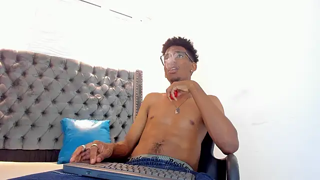 Snapshot of nero_reyd chatting on September 27, 8:03 pm nero reyd online show from September 27, 8:03 pm
