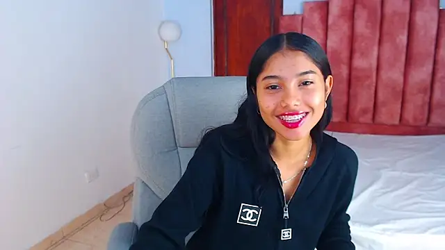 Snapshot of Milaa_Star_ chatting on October 9, 4:10 am Milaa Star online show from October 9, 4:10 am