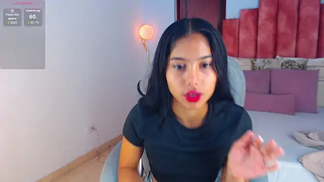 Snapshot of Milaa_Star_ chatting on October 18, 4:04 am Milaa Star online show from October 18, 4:04 am