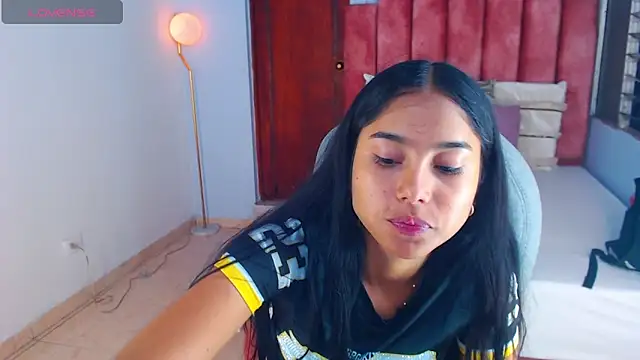 Snapshot of Milaa_Star_ chatting on November 7, 4:01 am Milaa Star online show from November 7, 4:01 am