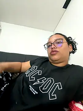 Snapshot of angels_evil chatting on November 27, 4:25 am angels evil online show from November 27, 4:25 am