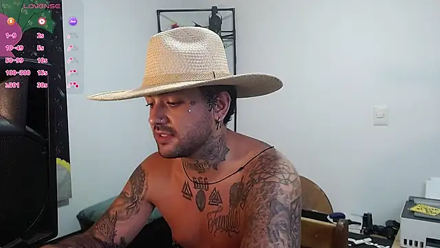 Snapshot of nicolastorres99 chatting on December 19, 4:08 am nicolastorres99 online show from December 19, 4:08 am