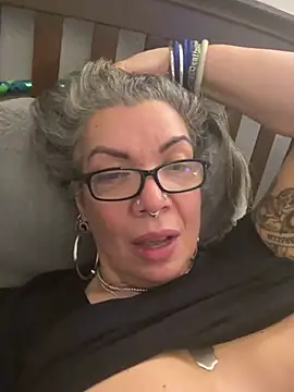 Snapshot of dieseldame1313 chatting on January 13, 6:16 am dieseldame1313 online show from January 13, 6:16 am