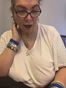 Snapshot of dieseldame1313 chatting on January 19, 11:32 pm dieseldame1313 online show from January 19, 11:32 pm