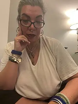 Snapshot of dieseldame1313 chatting on January 20, 4:10 am dieseldame1313 online show from January 20, 4:10 am