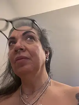 Snapshot of dieseldame1313 chatting on January 28, 8:14 am dieseldame1313 online show from January 28, 8:14 am