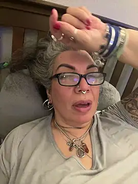 Snapshot of dieseldame1313 chatting on February 12, 2:24 am dieseldame1313 online show from February 12, 2:24 am