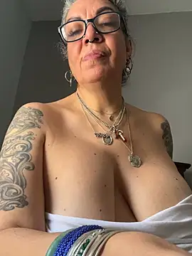 Snapshot of dieseldame1313 chatting on March 3, 6:22 pm dieseldame1313 online show from March 3, 6:22 pm