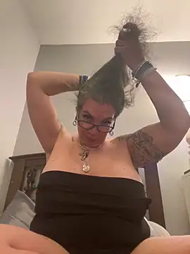 Snapshot of dieseldame1313 chatting on March 10, 5:54 am dieseldame1313 online show from March 10, 5:54 am