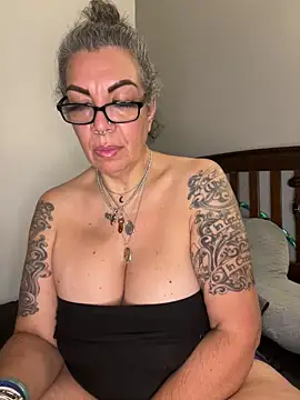 Snapshot of dieseldame1313 chatting on September 25, 9:24 am dieseldame1313 online show from September 25, 9:24 am