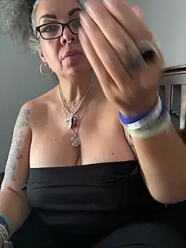 Snapshot of dieseldame1313 chatting on September 27, 6:24 pm dieseldame1313 online show from September 27, 6:24 pm