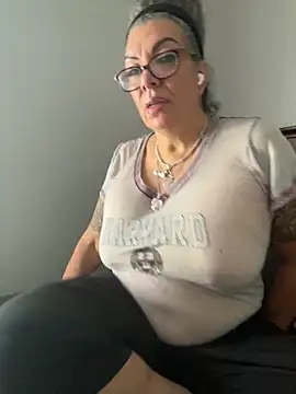 Snapshot of dieseldame1313 chatting on October 15, 7:58 pm dieseldame1313 online show from October 15, 7:58 pm