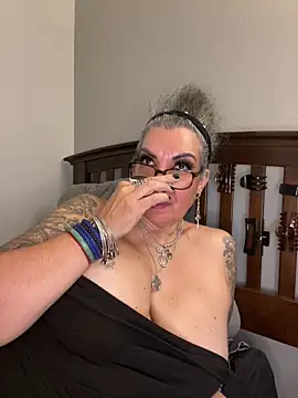 Snapshot of dieseldame1313 chatting on October 30, 1:40 am dieseldame1313 online show from October 30, 1:40 am