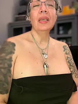 dieseldame1313 online show from March 10, 7:24 am