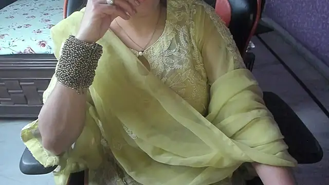 Snapshot of ShylaGill chatting on December 2, 10:53 am ShylaGill online show from December 2, 10:53 am