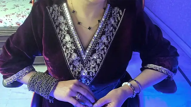 Snapshot of ShylaGill chatting on December 5, 11:30 am ShylaGill online show from December 5, 11:30 am