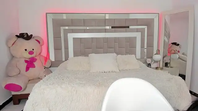 Snapshot of Natti_london chatting on September 14, 2:49 pm Natti london online show from September 14, 2:49 pm