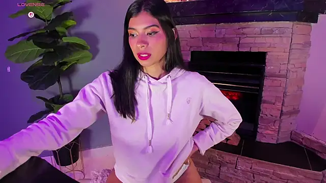 Snapshot of Lola_Pierce chatting on October 22, 12:05 pm Lola Pierce online show from October 22, 12:05 pm