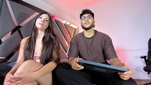 Snapshot of MikeandLucy chatting on October 3, 12:13 pm MikeandLucy online show from October 3, 12:13 pm