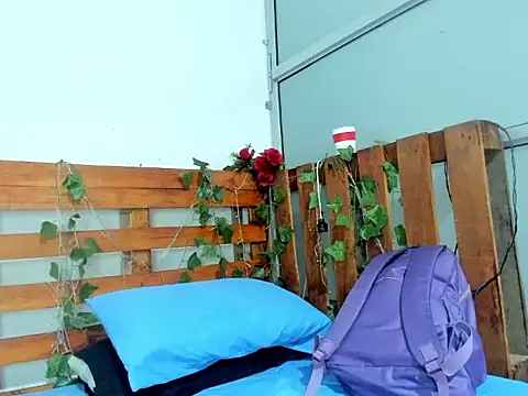 cris dulce online show from March 13, 1:01 am