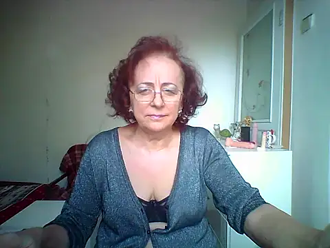 Snapshot of Julia54391 chatting on October 5, 6:34 am Julia54391 online show from October 5, 6:34 am