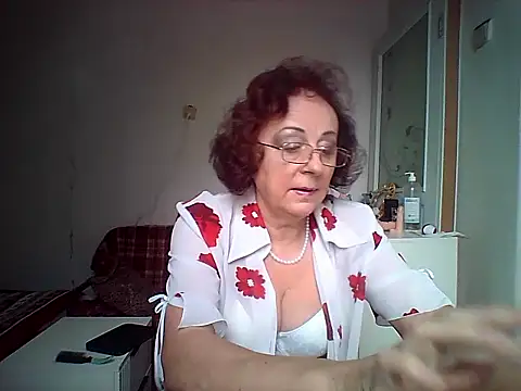 Snapshot of Julia54391 chatting on October 19, 8:26 am Julia54391 online show from October 19, 8:26 am