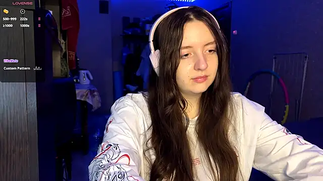 LauretteRagar online show from November 3, 5:47 pm