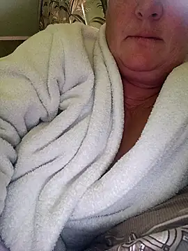 Snapshot of NikaLove49011 chatting on November 3, 7:48 pm NikaLove49011 online show from November 3, 7:48 pm