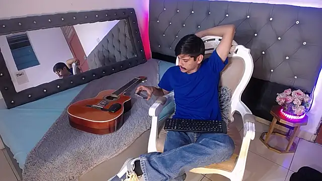 Snapshot of Charlie_Cock_ chatting on September 9, 3:39 am Charlie Cock online show from September 9, 3:39 am